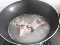 美美厨房之鱼头豆腐汤做法图解6)