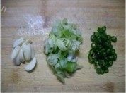 东北炒酸菜做法图解4)