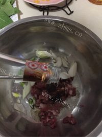 垂涎欲滴的葱爆羊肉做法图解2)