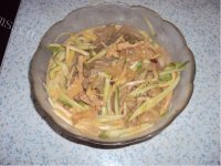 美味的肉丝拉皮