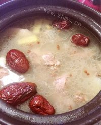 美味的红枣山药排骨汤