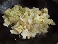 很有食欲的清炒圆白菜做法图解3)