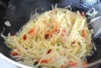 诱人的酸辣土豆丝做法图解6)