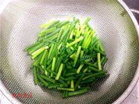 家常菜蒜薹炒腊肉做法图解5)