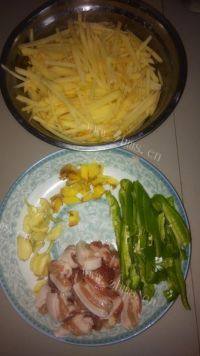 好吃的土豆炒肉片做法图解1)