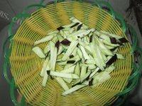 好吃的青椒炒茄子做法图解4)