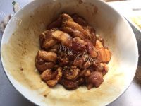 家常菜杏鲍菇炒五花肉做法图解3)