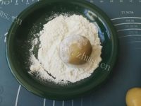 自制广式莲蓉月饼做法图解12)