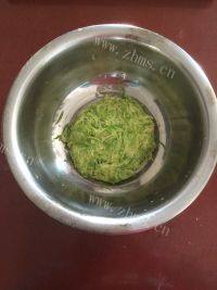 美味的西葫羊肉锅贴做法图解4)