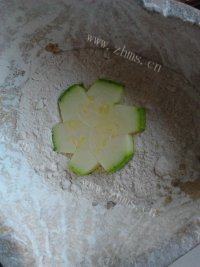 诱人的香煎西葫芦做法图解4)