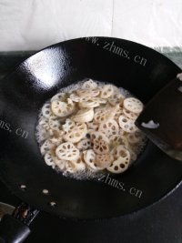 美味的清炒藕片做法图解4)