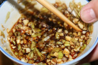 美味的蒜蓉蒸龙虾做法图解7)