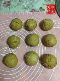 自制红糖红枣核桃面包做法图解14)