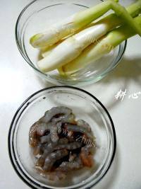 清暑的虾仁茭白汤做法图解1)