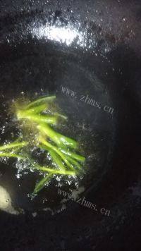 家常菜白菜炒虾仁做法图解3)