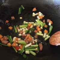 清淡的什锦炒饭做法图解4)