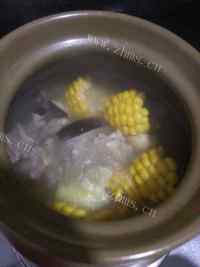 好喝的椰子玉米排骨汤做法图解9)