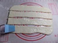 香甜的日式炼乳面包做法图解4)