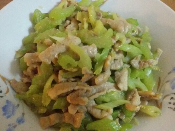 诱人的芹菜炒肉