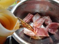 家常菜土豆蒸排骨做法图解2)