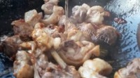 香喷喷的香干焖老鸭做法图解5)
