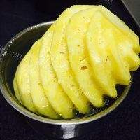 自制菠萝罐头做法图解2)