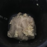 自制蜜豆面包卷做法图解2)