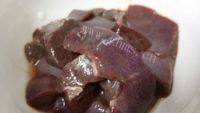 美味的枸杞猪肝瘦肉汤做法图解3)