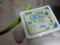 简易的凉拌皮蛋豆腐做法图解1)