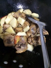 家常菜土豆炖鸡块做法图解8)