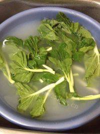 家常菜炒小白菜做法图解2)