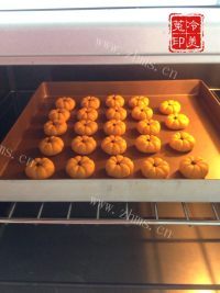 自制南瓜饼干做法图解26)