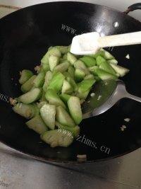 家常菜蒜香丝瓜做法图解7)