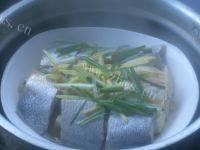 「美味可口」咸黄鱼蒸豆腐做法图解7)