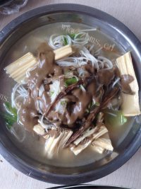 美味的麻汁腐竹面做法图解6)