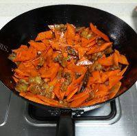  芳香四溢胡萝卜炒肉
