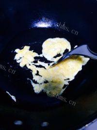 好吃的秋葵胡萝卜蛋炒饭做法图解4)