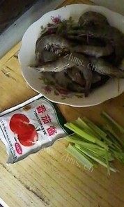 美味的番茄焖虾做法图解3)