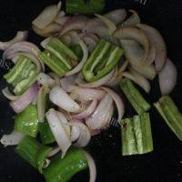 家常菜洋葱烧肉做法图解6)