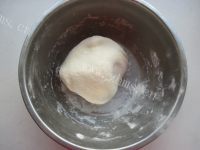 可口的裙带菜素肉烫面馅饼做法图解3)