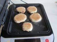 酥脆的麻酱烧饼做法图解14)