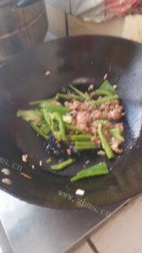 家常菜肉末油条做法图解6)