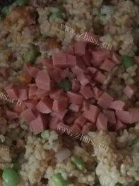 美味的咖喱炒饭做法图解13)