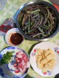 满口生香的东北豆角炖土豆做法图解4)