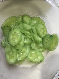 美味营养的凉拌黄瓜做法图解1)