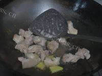 常吃不腻的土豆烧肉做法图解6)