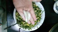 自己做的韭菜鸡蛋饺子做法图解12)