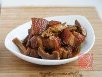 美味的笋干红烧肉做法图解9)