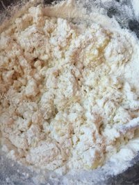 自制广式蛋黄莲蓉月饼做法图解4)