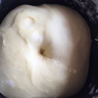 美味的蛋黄排包做法图解5)